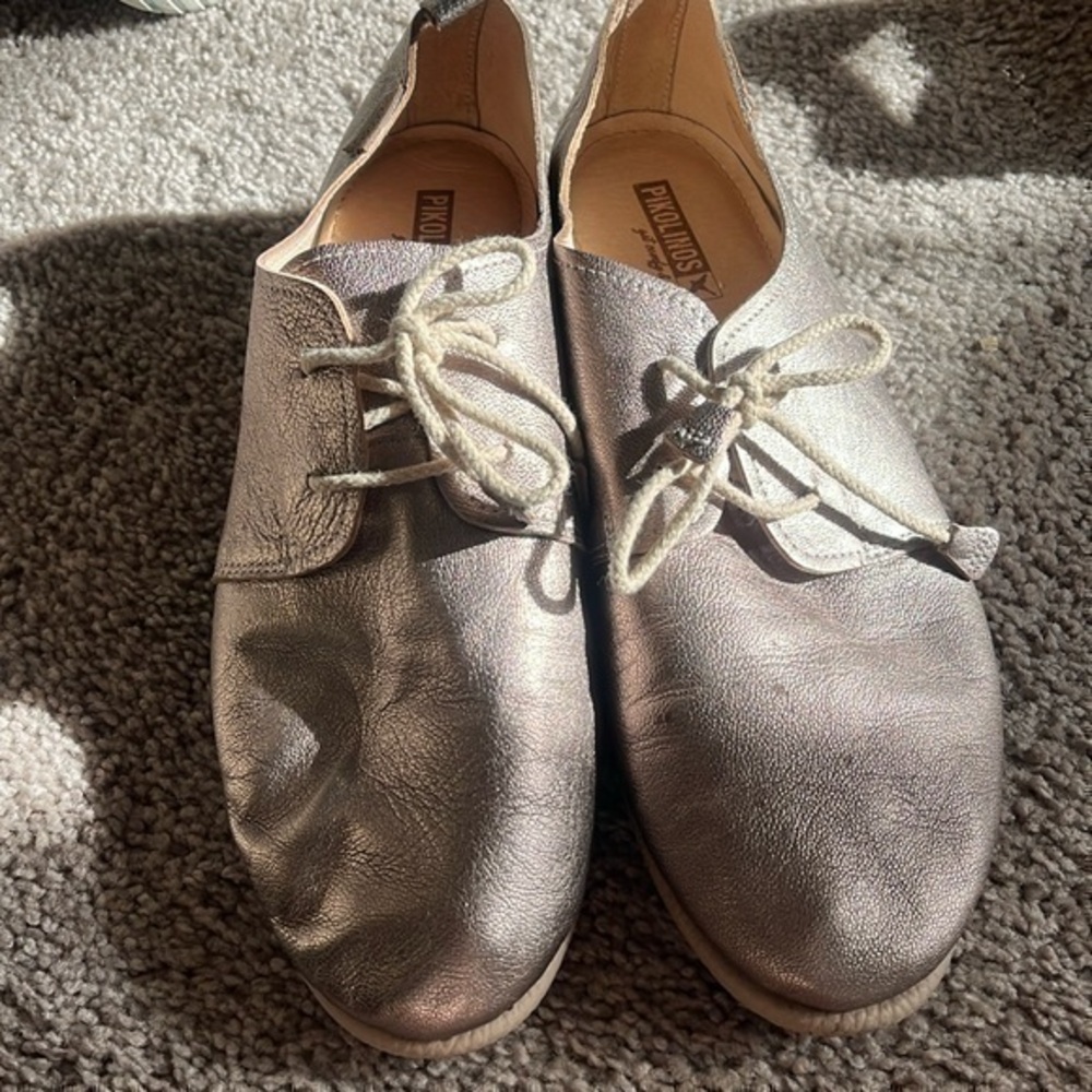 Pikolinos leather tie up shoe
